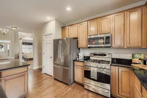 2224 Amelia Ln, Hoffman Estates, IL 60192 photo 11