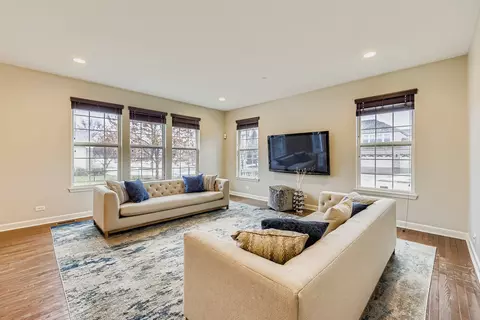2224 Amelia Ln, Hoffman Estates, IL 60192 photo 12
