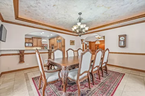 Dining - 10018 Haegers Bend Rd, Algonquin, IL 60102 photo 2 of 5