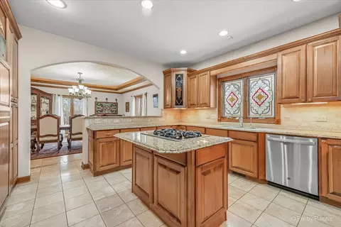Kitchen - 10018 Haegers Bend Rd, Algonquin, IL 60102 photo 2 of 7