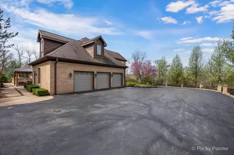 Exterior - 10018 Haegers Bend Rd, Algonquin, IL 60102 photo 13 of 14