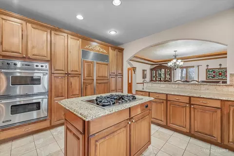 Kitchen - 10018 Haegers Bend Rd, Algonquin, IL 60102 photo 3 of 7