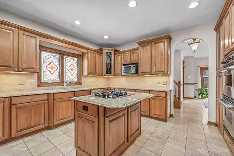Kitchen - 10018 Haegers Bend Rd, Algonquin, IL 60102 photo 1 of 7