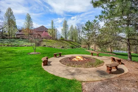 Exterior - 10018 Haegers Bend Rd, Algonquin, IL 60102 photo 8 of 14