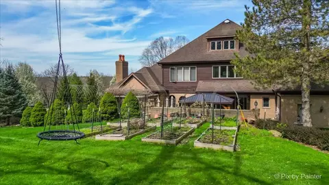 Exterior - 10018 Haegers Bend Rd, Algonquin, IL 60102 photo 4 of 14