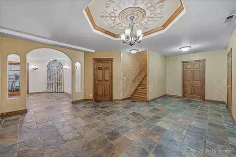 Entry Way - 10018 Haegers Bend Rd, Algonquin, IL 60102 photo 4 of 5