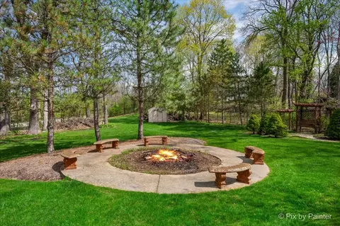 Exterior - 10018 Haegers Bend Rd, Algonquin, IL 60102 photo 7 of 14
