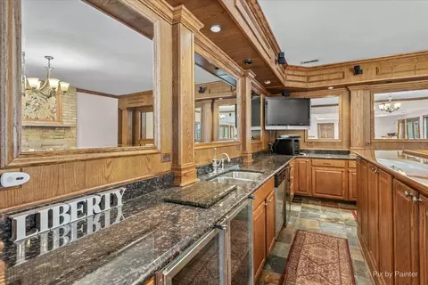 Kitchen - 10018 Haegers Bend Rd, Algonquin, IL 60102 photo 6 of 7