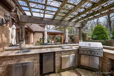 Kitchen - 10018 Haegers Bend Rd, Algonquin, IL 60102 photo 7 of 7