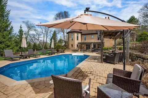 Exterior - 10018 Haegers Bend Rd, Algonquin, IL 60102 photo 9 of 14
