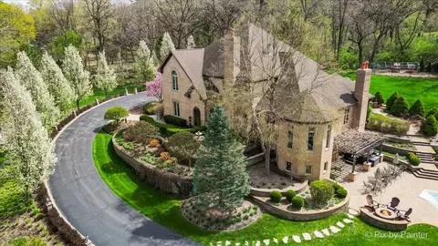Exterior - 10018 Haegers Bend Rd, Algonquin, IL 60102 photo 1 of 14