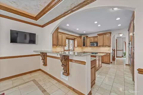 Kitchen - 10018 Haegers Bend Rd, Algonquin, IL 60102 photo 5 of 7