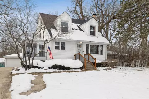 215 Indian Trl, Lake In The Hills, IL 60156