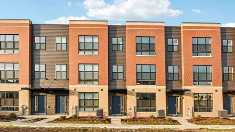 302 Summit Cir, Lombard, IL 60148