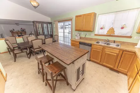 Kitchen - 1102 Nikki Ct, Joliet, IL 60431 photo 2 of 2