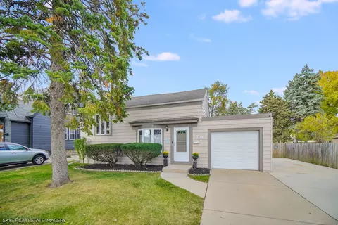 9018 Roach Ave, Brookfield, IL 60513