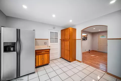 Entry Way - 9018 Roach Ave, Brookfield, IL 60513 photo 1 of 1