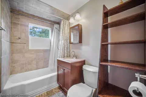 Bath - 9018 Roach Ave, Brookfield, IL 60513 photo 2 of 2