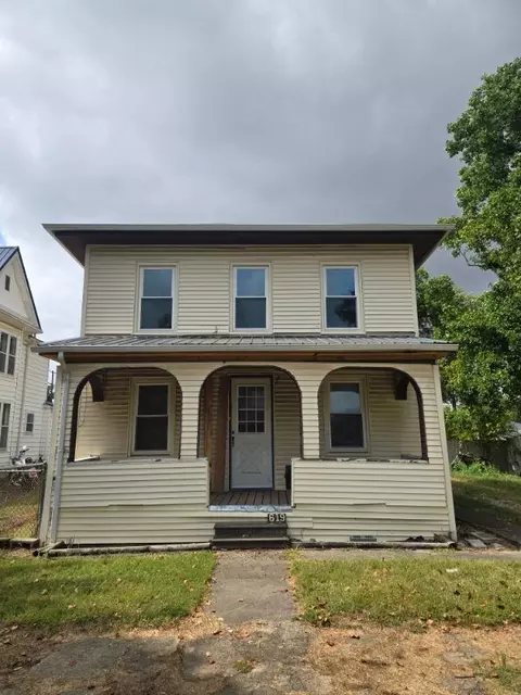 619 N Madison St, Clinton, IL 61727