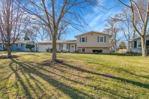 426 Thunderbird Trl, Carol Stream, IL 60188
