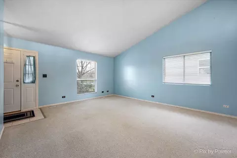 653 Hampton Cir, Elgin, IL 60120 photo 5