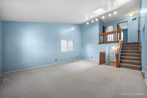 653 Hampton Cir, Elgin, IL 60120 photo 6