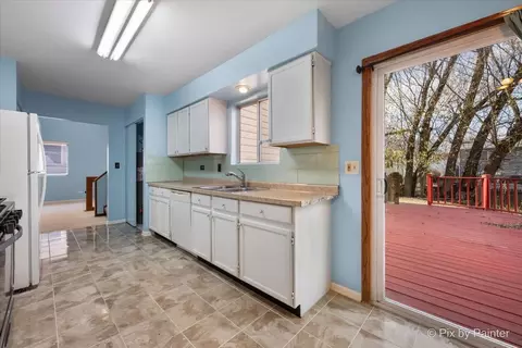 653 Hampton Cir, Elgin, IL 60120 photo 11