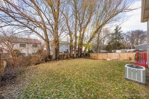 653 Hampton Cir, Elgin, IL 60120 photo 32
