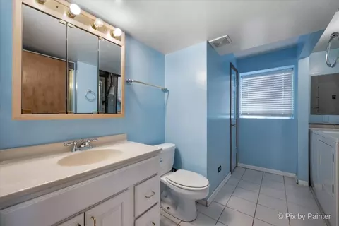 653 Hampton Cir, Elgin, IL 60120 photo 14
