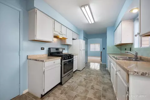 653 Hampton Cir, Elgin, IL 60120 photo 10