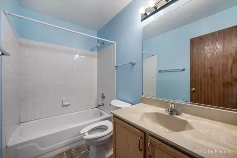 653 Hampton Cir, Elgin, IL 60120 photo 26