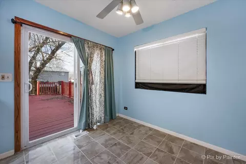 653 Hampton Cir, Elgin, IL 60120 photo 12