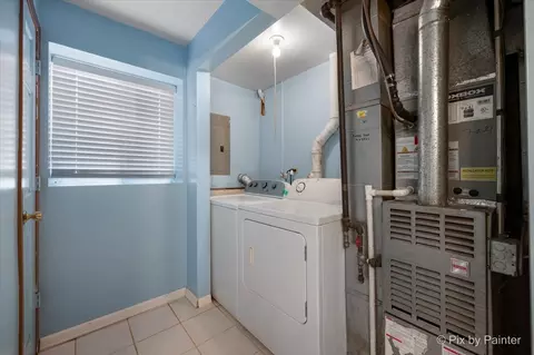 653 Hampton Cir, Elgin, IL 60120 photo 13