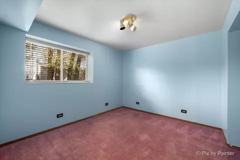 653 Hampton Cir, Elgin, IL 60120 photo 16