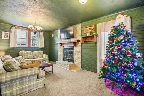 Living - 609 E Chapin St, Morris, IL 60450 photo 3 of 3