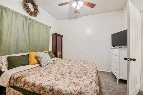 Bedroom - 609 E Chapin St, Morris, IL 60450 photo 2 of 6
