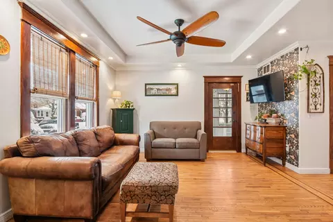 Living - 609 E Chapin St, Morris, IL 60450 photo 2 of 3