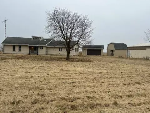 Exterior - 10940 S Dwight Rd, Dwight, IL 60420 photo 3 of 7