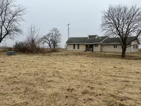 Exterior - 10940 S Dwight Rd, Dwight, IL 60420 photo 2 of 7