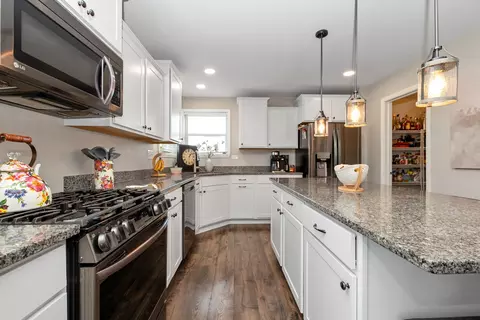 Kitchen - 1981 Stapleton Rd, New Lenox, IL 60451 photo 2 of 3