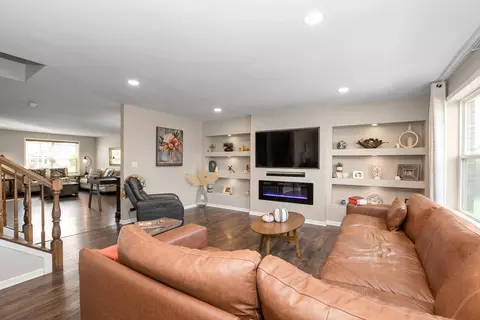 Living - 1981 Stapleton Rd, New Lenox, IL 60451 photo 2 of 3
