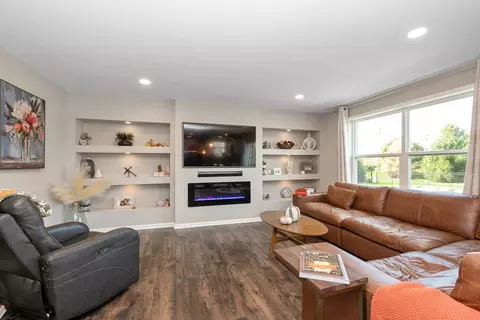 Living - 1981 Stapleton Rd, New Lenox, IL 60451 photo 3 of 3