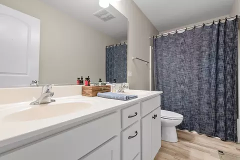 Bath - 1981 Stapleton Rd, New Lenox, IL 60451 photo 2 of 4