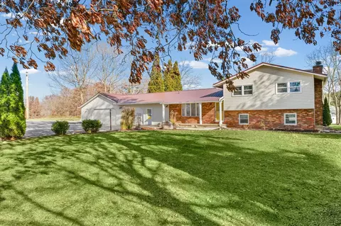 512 Norton Dr, Oakland, IL 61943