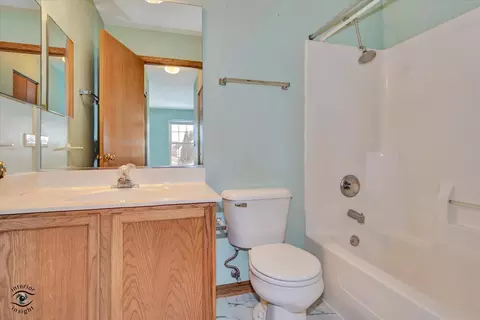Bath - 4755 Pratt Ct, Plainfield, IL 60586 photo 2 of 3