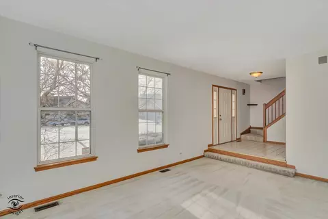 Living - 4755 Pratt Ct, Plainfield, IL 60586 photo 2 of 4