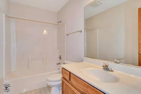 Bath - 4755 Pratt Ct, Plainfield, IL 60586 photo 3 of 3