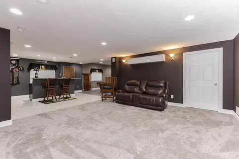Living - 6 Stonebrook Ct, Bloomington, IL 61704 photo 3 of 3