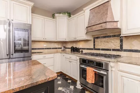 Kitchen - 6 Stonebrook Ct, Bloomington, IL 61704 photo 5 of 7