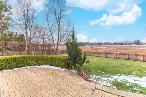 Exterior - 6 Stonebrook Ct, Bloomington, IL 61704 photo 6 of 9